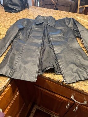 Classic Black Leather Jacket for Women - Sleek Collar Design